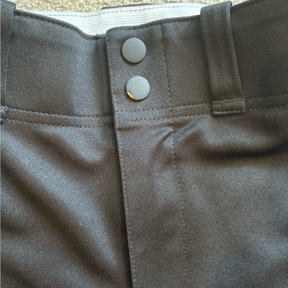 Boys Size M Adidas baseball pants. Good condition, slight thinning on right knee - Picture 3 of 3